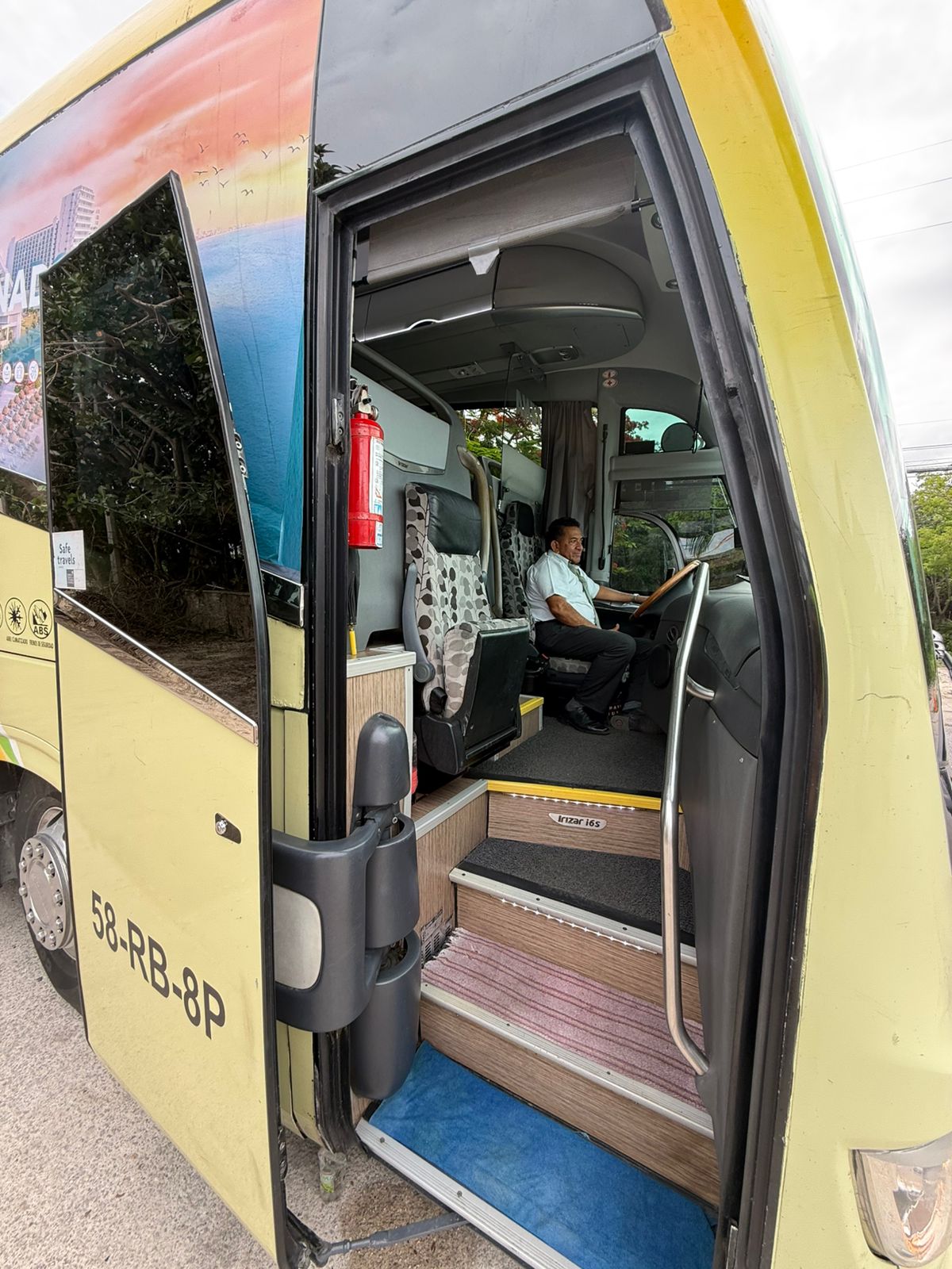 Conductor del bus Riviera Maya charter