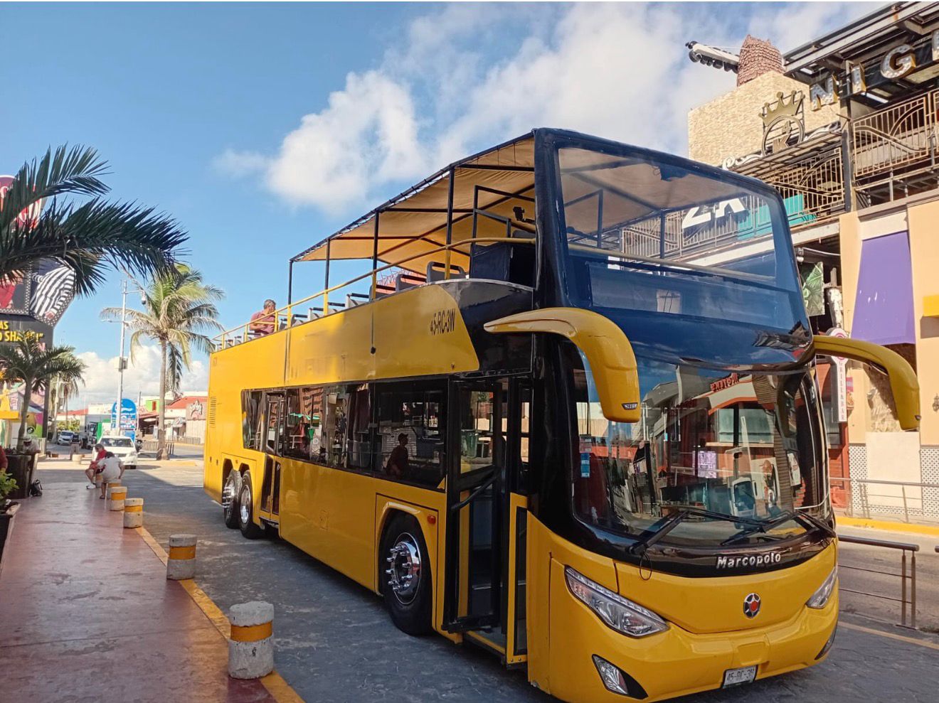 Renta de autobús abierto en Cancún